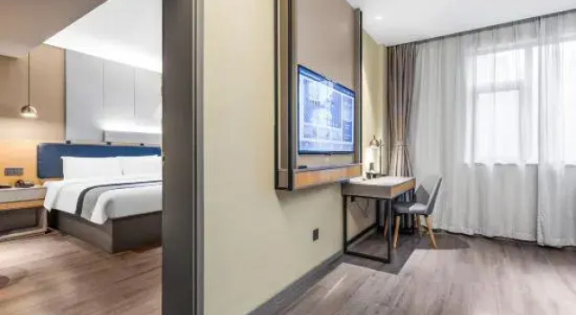 Люкс Homeinn Selected Hotel (Weifang Dongfeng East Street Taihua City)