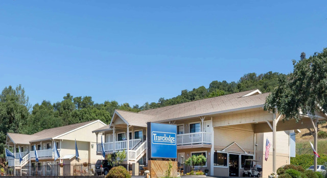 Travelodge by Wyndham Angels Camp CA, Забронировать Мини-отель Анджелс-Кэмп 