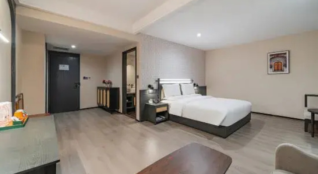 Люкс Deluxe Jifeng International Hotel (Urumqi Youhao Road Business District Branch)
