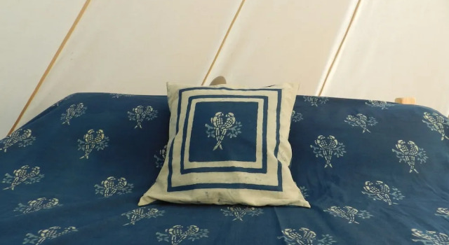 Cosy 5m Bell Tent Glamping in Rural Herefordshire, Prenota Campeggio Byford Inghilterra