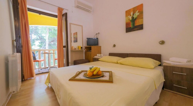 Awesome Apartment in Podstrana With Wifi