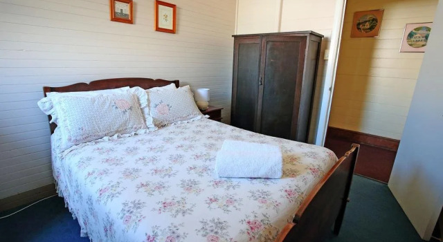 Royal Private Hotel, Book Hotel Charters Towers Queensland