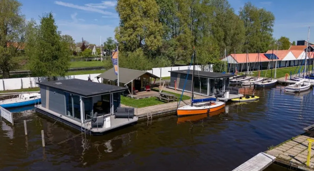 Safari Tent in Heeg by the Marina, Prenota Casa vacanze Hotel a Frisia con parcheggio, Parcheggio