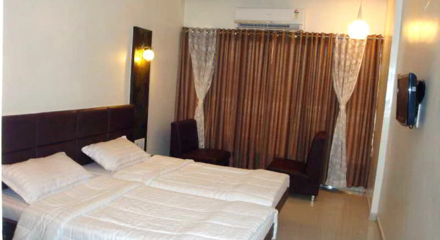 Purohit S Hotel Raj, Rezervovat Hotel Hotely v Gujarat s parkováním, Parkování