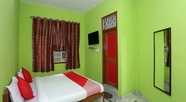 OYO 12133 Hotel Shanti