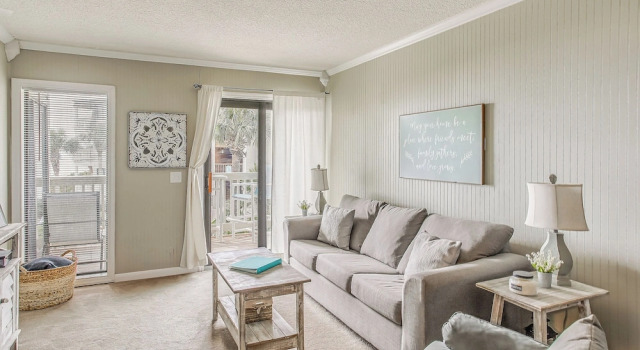 Pool Access & Ocean Views: Myrtle Beach Gem!, Забронировать Апартаменты/квартира Отели Миртл-Бич с парковкой, рядом с Pine Lakes International Country Club, Парковка