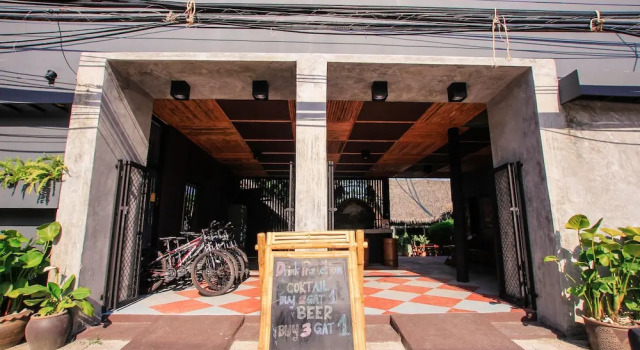 Bandon Beach Bar & Hostel - Adults Only, Забронировать Хостел Отели Южного Таиланда с парковкой, Парковка