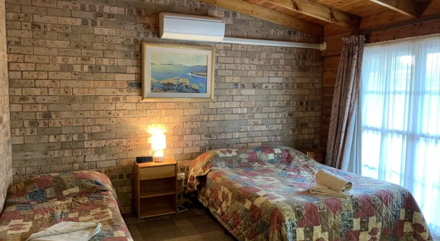 Lightning Ridge Outback Resort & Caravan Park, Book Resort Lightning Ridge New South Wales
