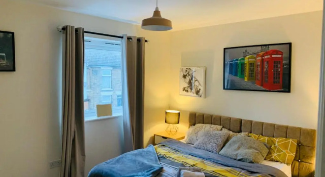 Cove, Dorlahomes, Spacious 3 Bed House with Garden, Free Parking, Sittingbourne City Centre, Rezervați Hotel Sittingbourne Kent, aproape de AquaManda