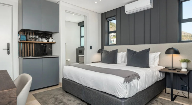 Студия Grand с балконом One Calais Luxury Apartments