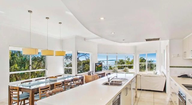 Апартаменты Deluxe c 1 комнатой с видом на океан The Lookout Resort Noosa