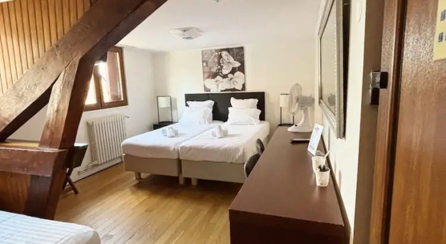 Трёхместный семейный номер Standard Hotel Le Divona "au coeur de Divonne"