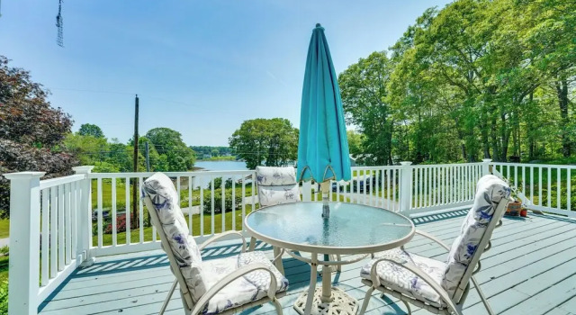 Коттедж Boat Nearby: Barters Island Home w/ Views