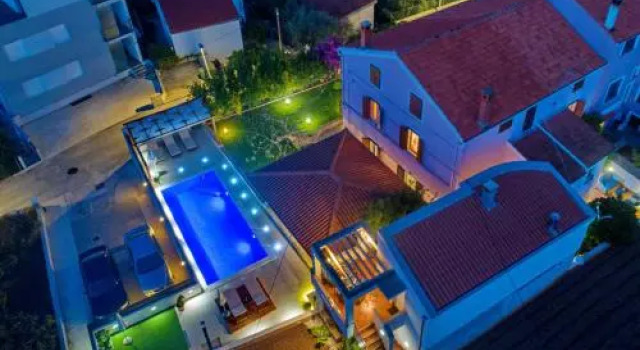 Apartments Guc, Забронировать Апартаменты/квартира Остров Углян , рядом с Пляж Поляна
