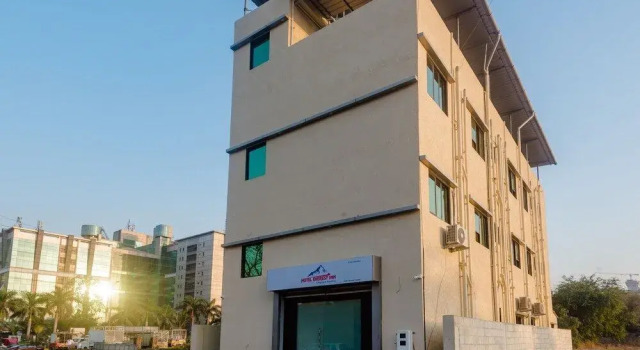 Everest Inn by OYO Rooms