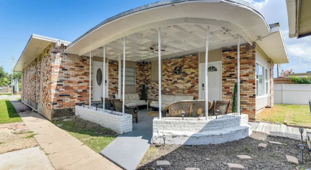 Апартаменты с 2 комнатами < 1 Mi to Pleasure Pier: Unit in Galveston!