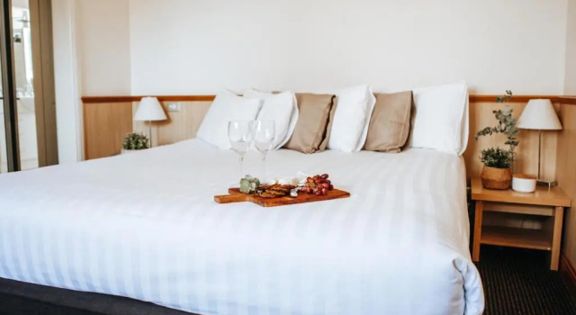 Апартаменты Executive Astor Inn