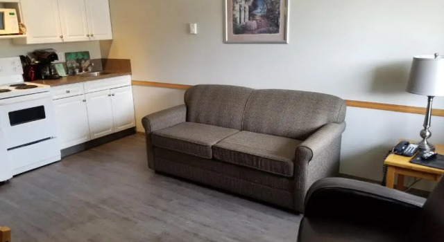 Четырёхместный люкс с 2 комнатами Osoyoos Lakeview Inn & Suites