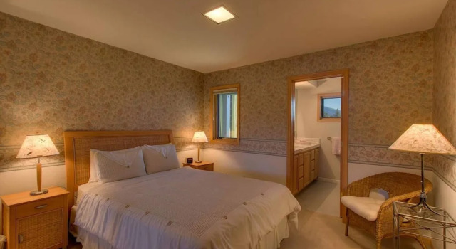 Beach Drive Beauty by Lake Tahoe Accommodations