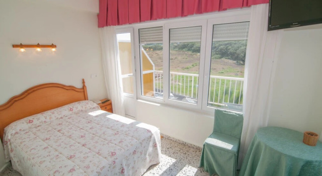 Двухместный номер Economy с балконом Hotel Costa de Ajo