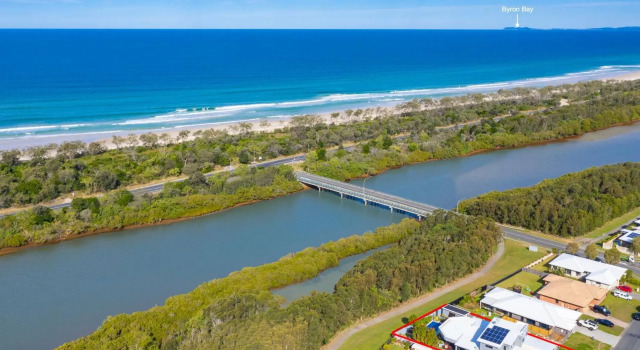 The Doggy Beach House - with Heated Pool in Pottsville, Забронировать Отель Потсвилл Tweed Coast, рядом с Pottsville Beach