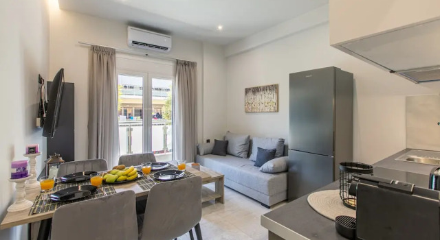Коттедж Classic Neaira city apartment near the beach