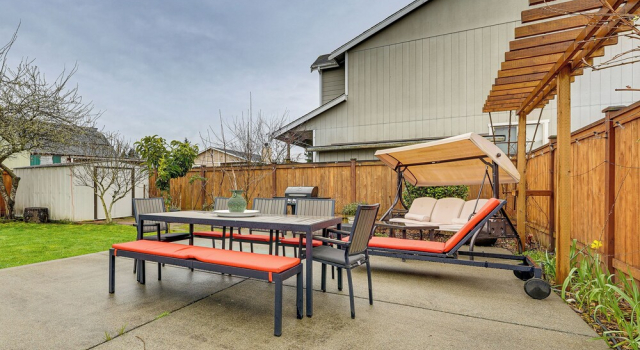 Patio Oasis! Contemporary Tacoma Hideout, Prenota Hotel Tacoma 