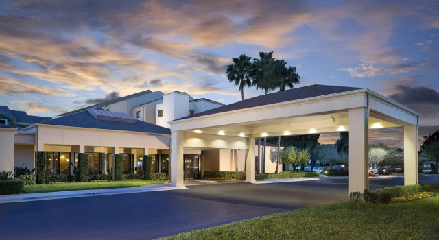 Кровать в общем номере Courtyard Tampa Westshore/Airport