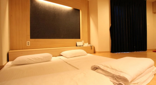 We Motel, Boek Motel Hotels in Gangwon-Do met parkeren, Parkeren