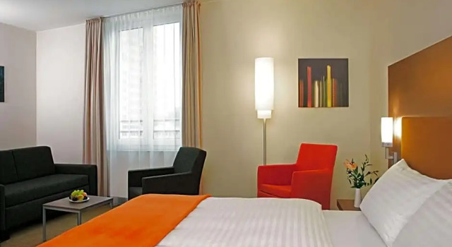 Двухместный номер Business Plus Spark by Hilton Essen City Centre