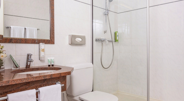 Семейный номер Standard с видом на озеро Everness Hotel & Resort