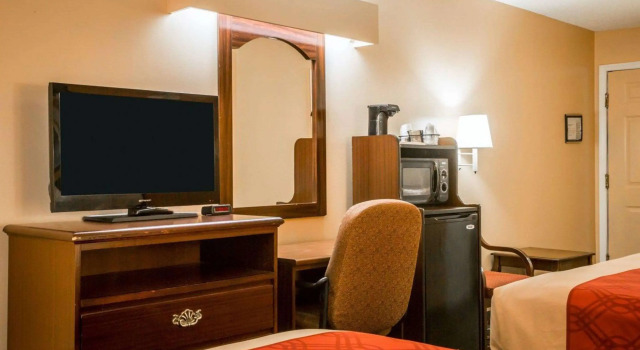 Четырёхместный номер Standard Econo Lodge Eufaula South