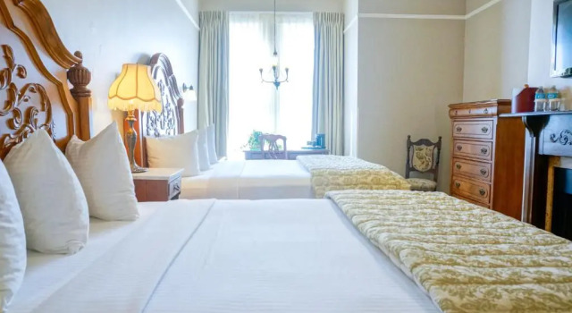Четырёхместный номер Standard Horton Grand Hotel