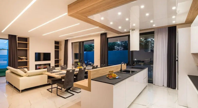 Luxury Villa With Private Indoor and Outdoor Pool