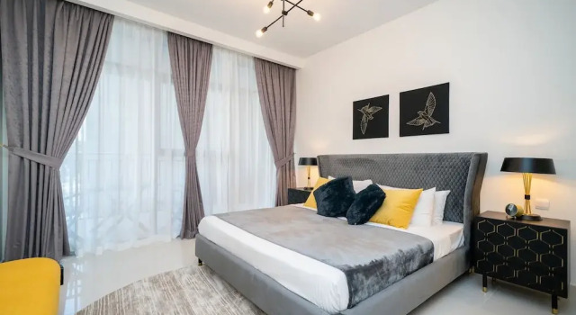 Апартаменты Classic с балконом HiGuests - Boulevard Crescent Tower 2