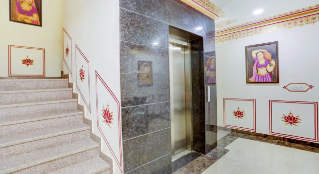 OYO Townhouse 640 The Royal Ville
