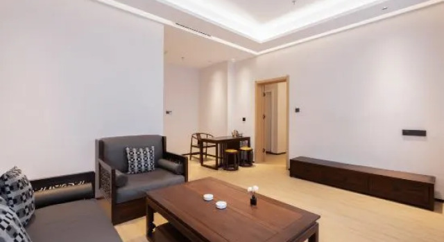 Люкс Business Rezen Hotel (Lanzhou Eastern Market Provincial Meteorological Bureau Subway Station)