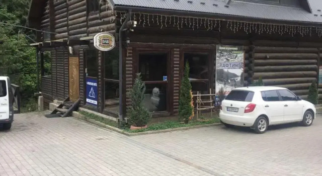 4 Mountains Hotel, Buchen Sie Hotel Dzembronia Iwano-Frankiwsk
