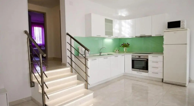 Apartment Nylo, Buchen Sie Ferienwohnung Stobreč Split