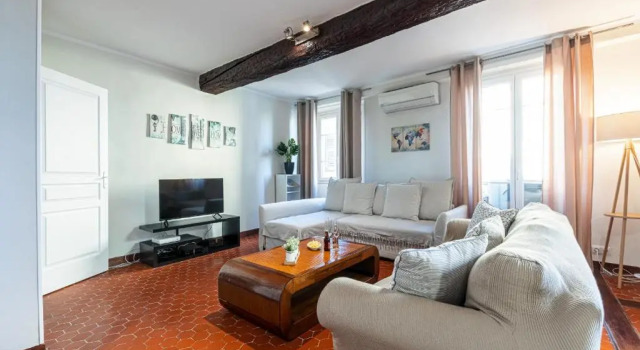 Large 3 Bdr Old Town - AC, Забронировать Отель Ницца Приморские Альпы, рядом с Набережная Соединенных Штатов