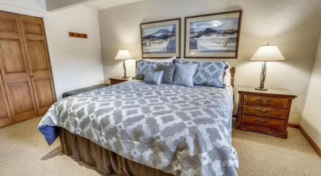 Expansive 2 Bedroom Downtown Aspen Condo, Walk to Gondola for Skiing, Steps to Dining, Shopping and Entertainment, Забронировать Отель Отели Аспен 4 звезды, рядом с Bell Mountain, 4*