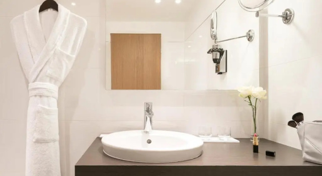 Двухместный номер Deluxe с балконом Croisette Beach Hotel Cannes - MGallery Collection