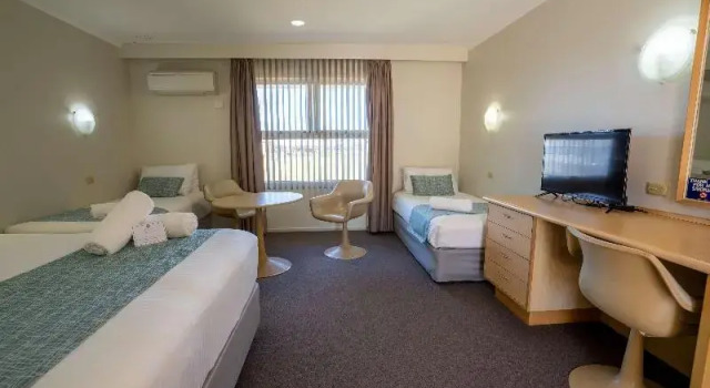 Четырёхместный семейный номер Standard Hospitality Carnarvon, SureStay Collection by Best Western