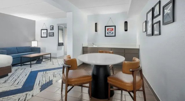 Номер Standard с видом на город Four Points by Sheraton College Park Atlanta Airport
