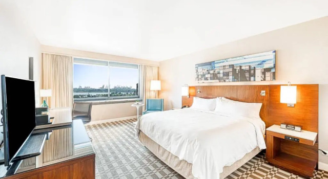 Номер Standard с видом на гавань Marriott Long Beach Downtown