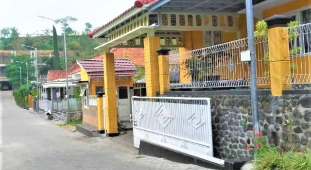 Homestay Puspita Pacet, Prenota Locanda Mini-hotel a Trawas, Locanda
