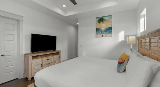 Sea Love by Avantstay Beach Home + Sleeps 16 Mins to Miramar Beach + Community Pool Group Stay, Book Feriehus Villaer i Florida, Villa