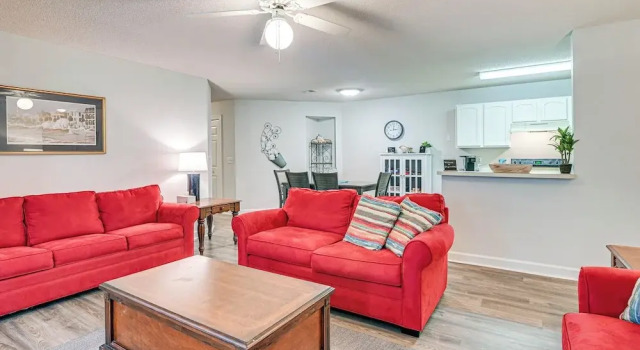 Murrells Inlet Condo w/ Pool Access, Near Beach!