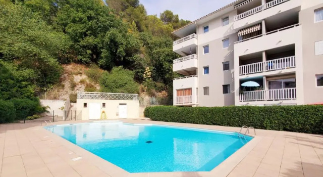 Appartement avec piscine proche bord de mer