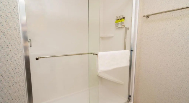 Люкс Holiday Inn Express & Suites Las Vegas - E Tropicana by IHG